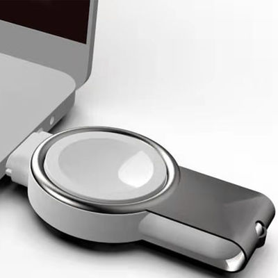 좋은 가격 USB-A/C 인터페이스가 있는 컴팩트 하얀색 애플 워치 무선 충전기 온라인으로